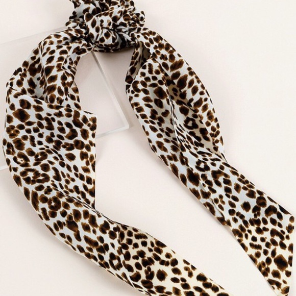 upstyleboutique Accessories - ❗️One Left❗️ Biege Cheetah Hair Scrunchie/Scarf